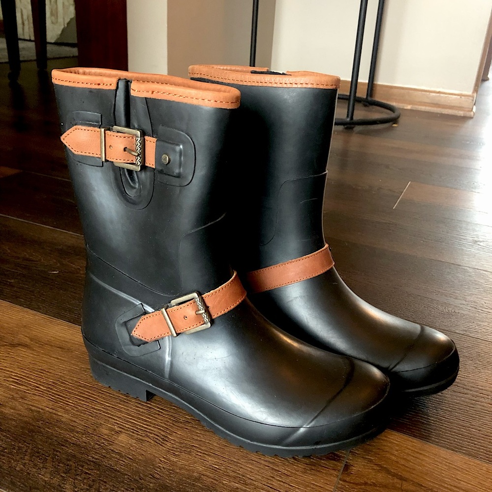 Sperry black rain boots with brown detail